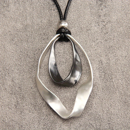 Elegant Twisted Texture Water Drop Pendant Necklace in Golden and Silvery with Black Rope, Zinc Alloy, Perfect Gift for Girlfriend, Suitable for Daily Wear and Special Occasions, Necklace